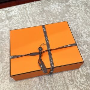 Hermes box & ribbon